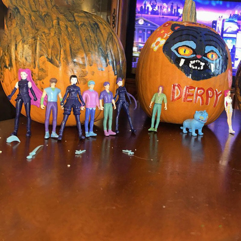 Demon Hunter Girls Desktop Ornaments