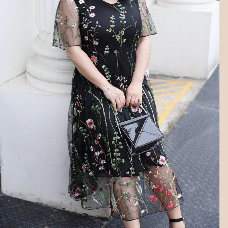 Curve & Plus Size Embroidered Dress（👉👉Free shipping）