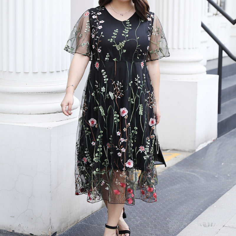 Curve & Plus Size Embroidered Dress（👉👉Free shipping）